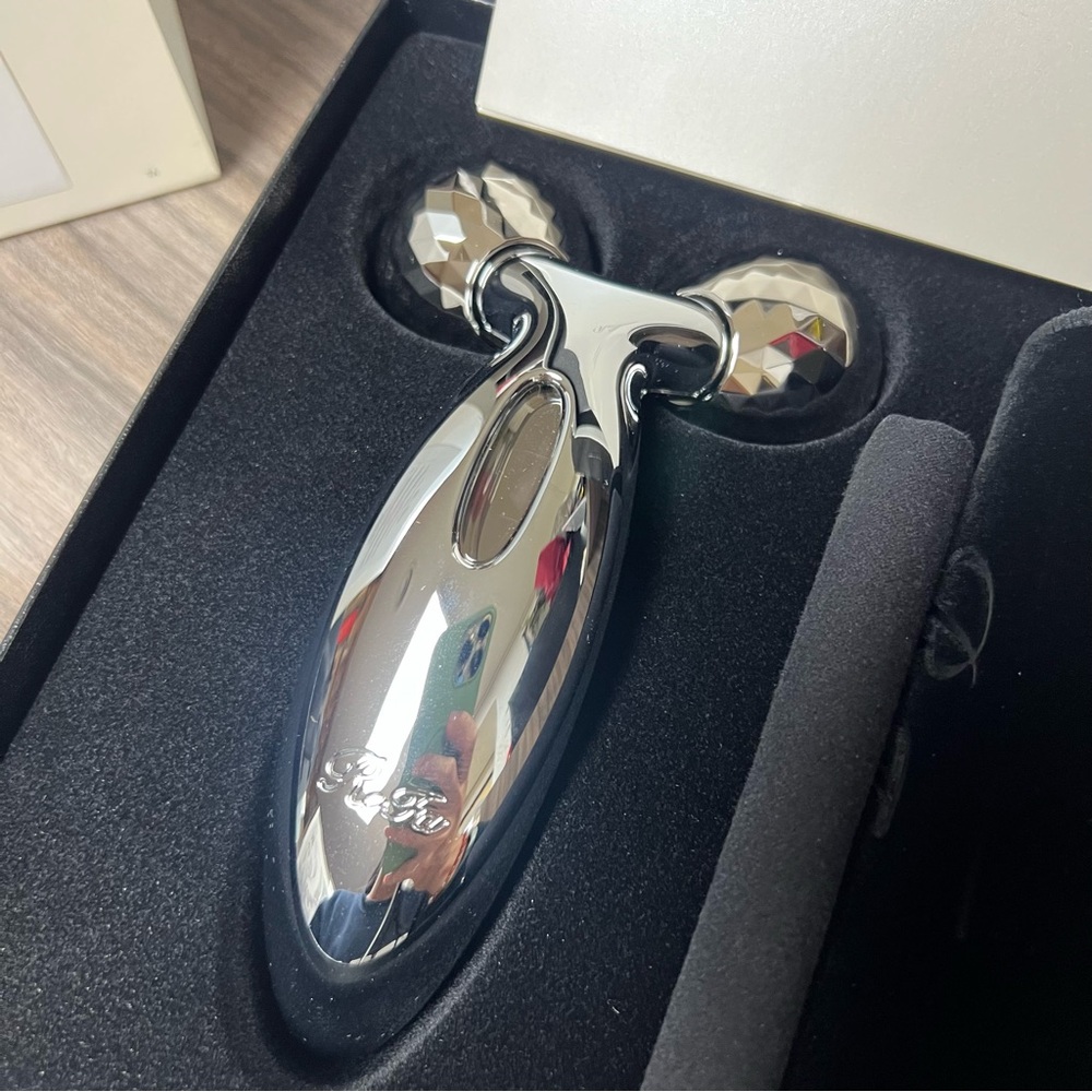 ReFa CARAT Platinum Face & Body Roller Waterproof Microcurrent Technology